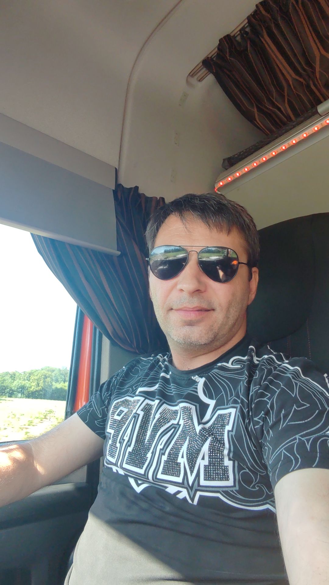 Profil de Renas, 48 ans, rencontre libertine à Taradeau