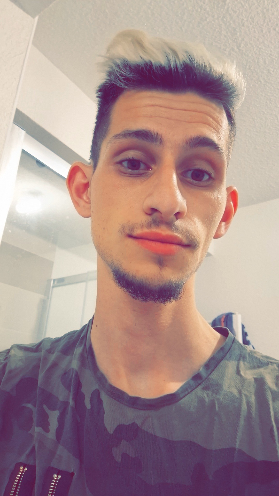 Profil de Housem, 27 ans, rencontre libertine à Cours