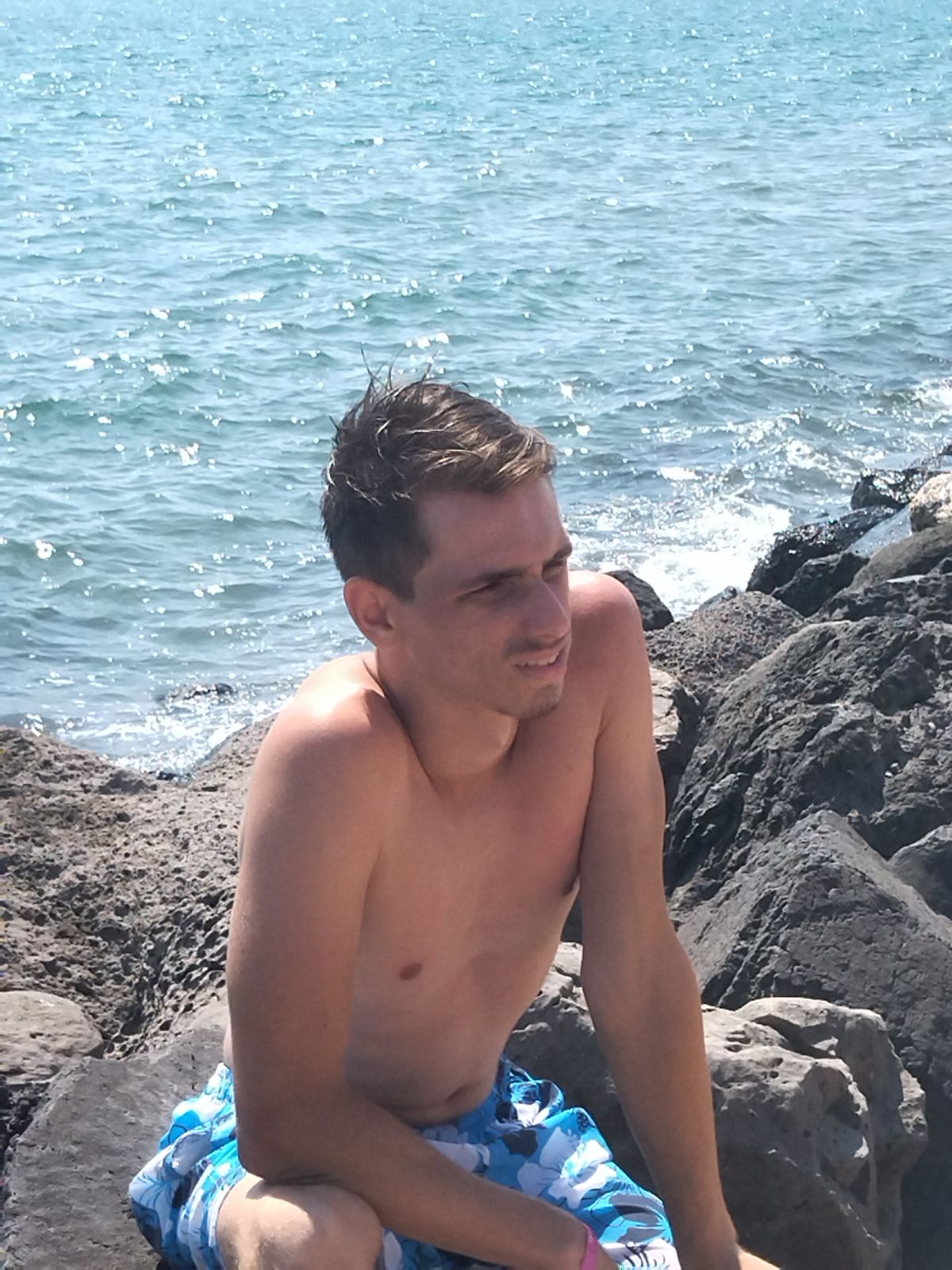 Profil de Nacer, 19 ans, rencontre libertine à Château-l'Abbaye