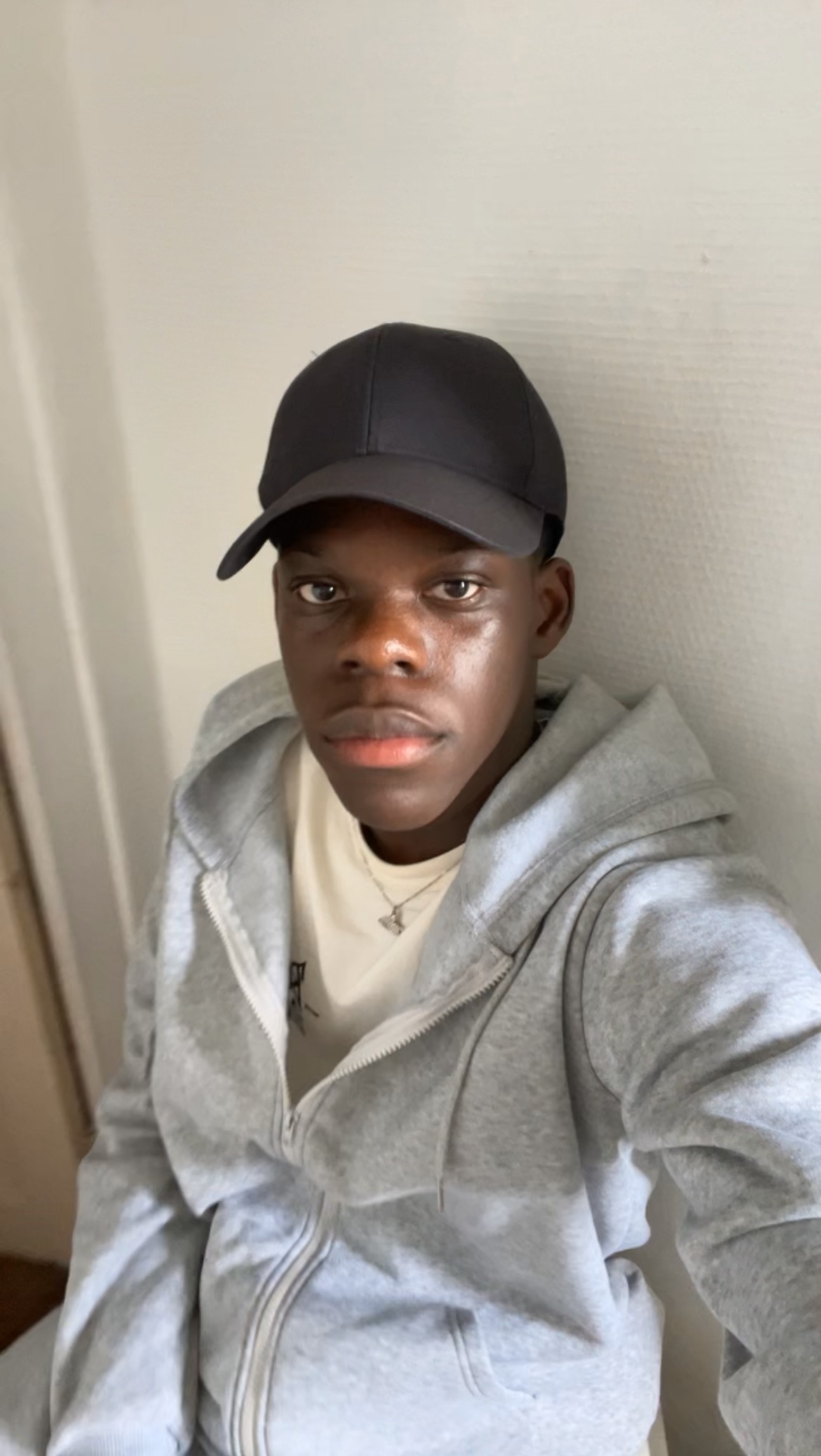 Profil de Manoah, 19 ans, rencontre libertine à Saint-Georges-les-Bains