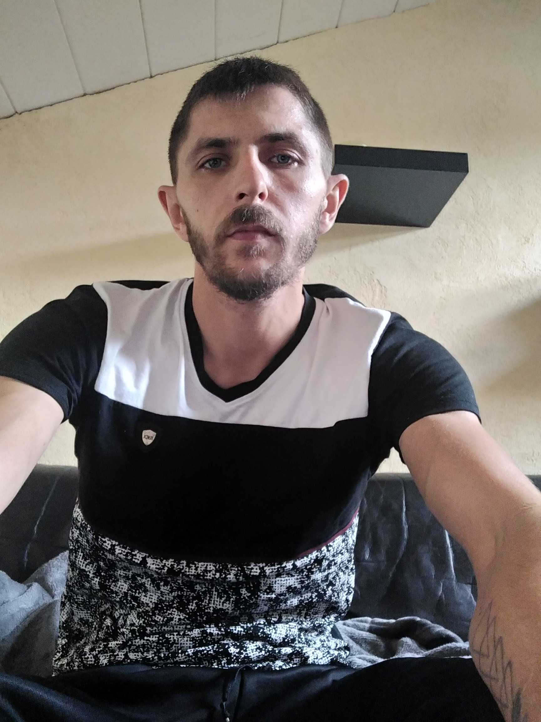 Profil de Naoufel, 34 ans, rencontre libertine à Dembeni